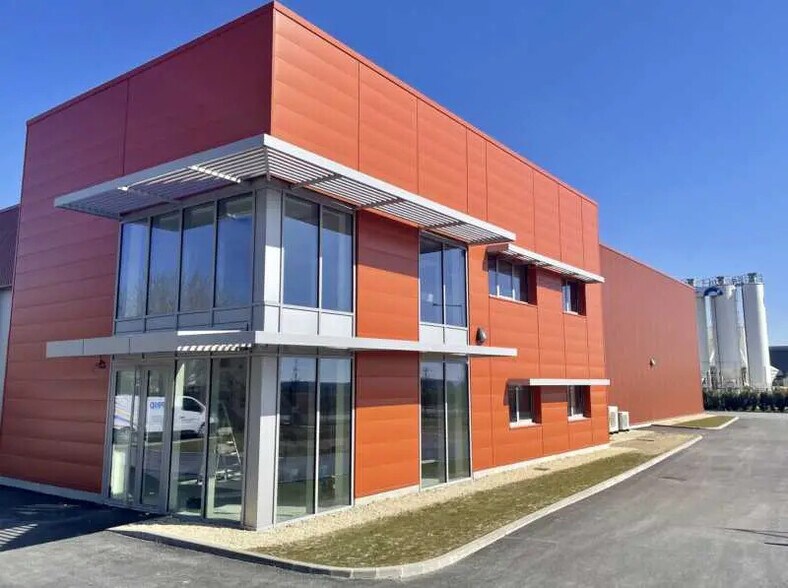 Local d’activités dans Allonne à louer - Photo de l’immeuble – Image 1 sur 11