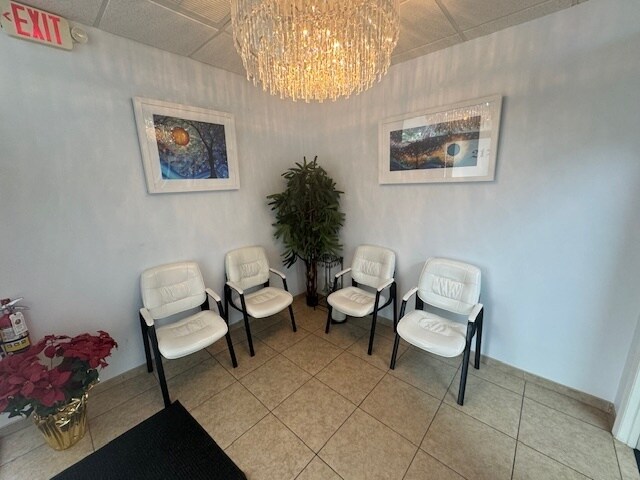 2260 Palm Beach Lakes Blvd, West Palm Beach, FL à louer - Photo intérieure – Image 1 sur 15