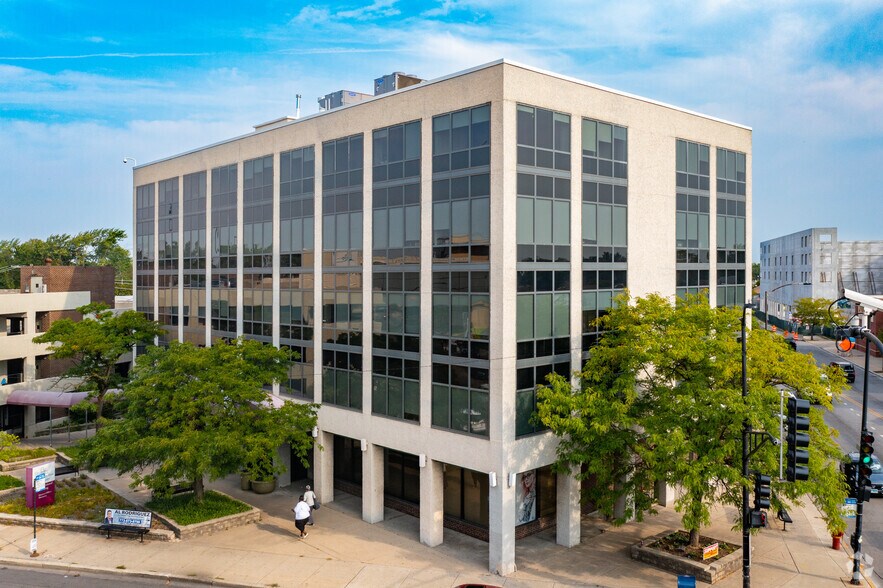 5600 W Addison St, Chicago, IL à louer - Photo principale – Image 1 sur 6