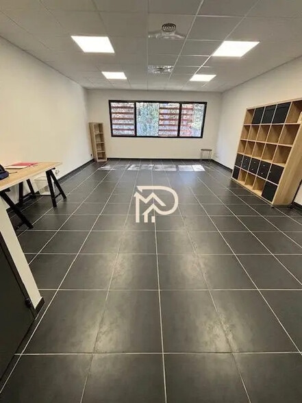 Bureau dans Le Pradet à louer - Photo de l’immeuble – Image 2 sur 5