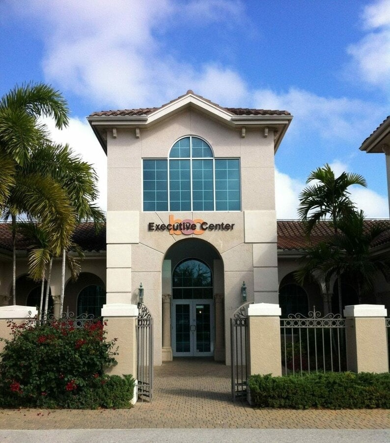 8891 Brighton Ln, Bonita Springs, FL 34135 - Lot 103 - - Photo intérieure - Image 1 of 7