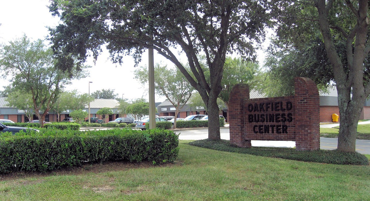 1387-1399 Oakfield Dr, Brandon, FL à louer Photo de l’immeuble– Image 1 sur 3
