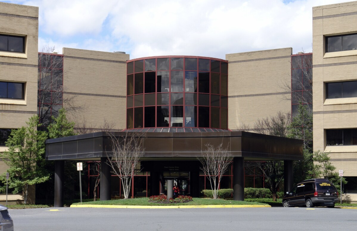 1800 Town Center Dr, Reston, VA à louer Photo de l’immeuble– Image 1 sur 14