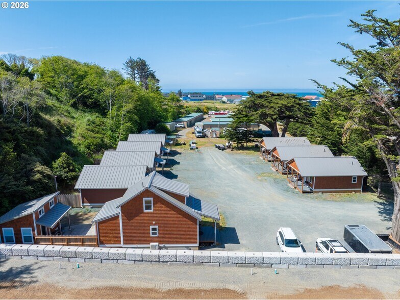 29940 Harbor Way, Gold Beach, OR à vendre - Photo de l’immeuble – Image 3 sur 48
