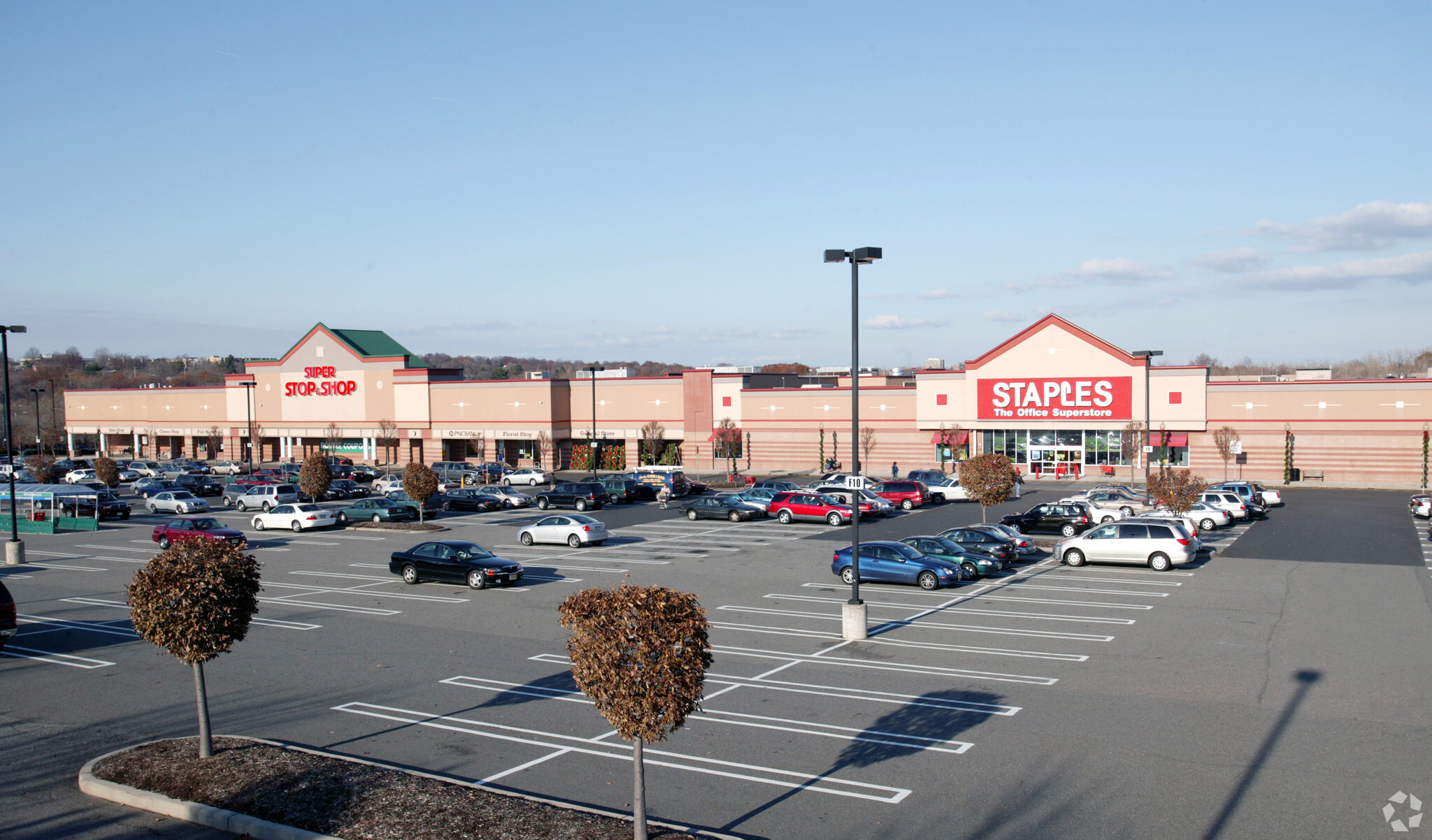 102-160 Kingsland Rd, Clifton, NJ à louer Photo principale– Image 1 sur 4