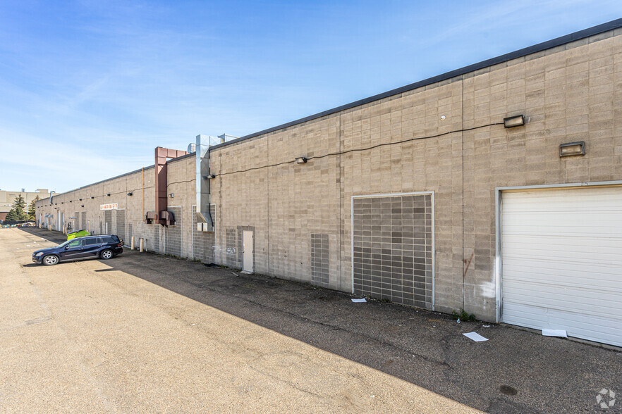 4900-4990 93 Av NW, Edmonton, AB à louer - Photo de l’immeuble – Image 3 sur 7