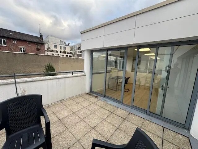 Bureau dans Clichy à louer - Photo de l’immeuble – Image 1 sur 8
