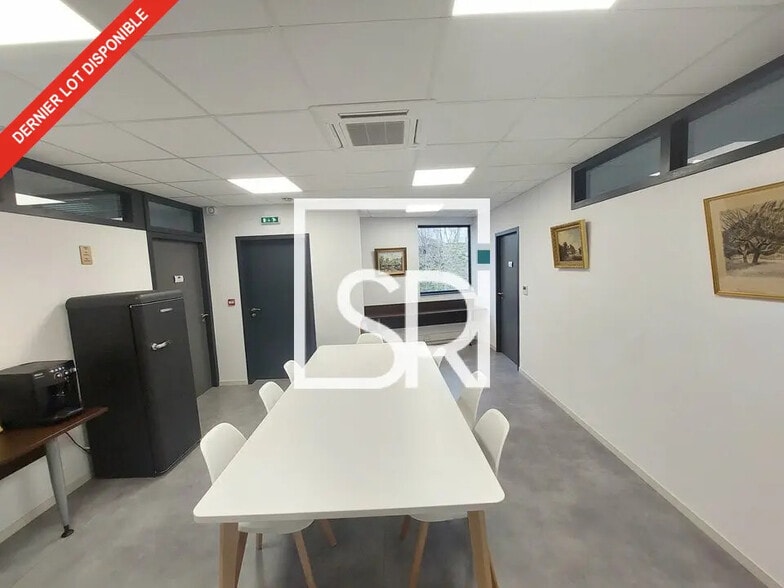 Bureau dans Cournon-d'Auvergne à louer - Photo de l’immeuble – Image 3 sur 10