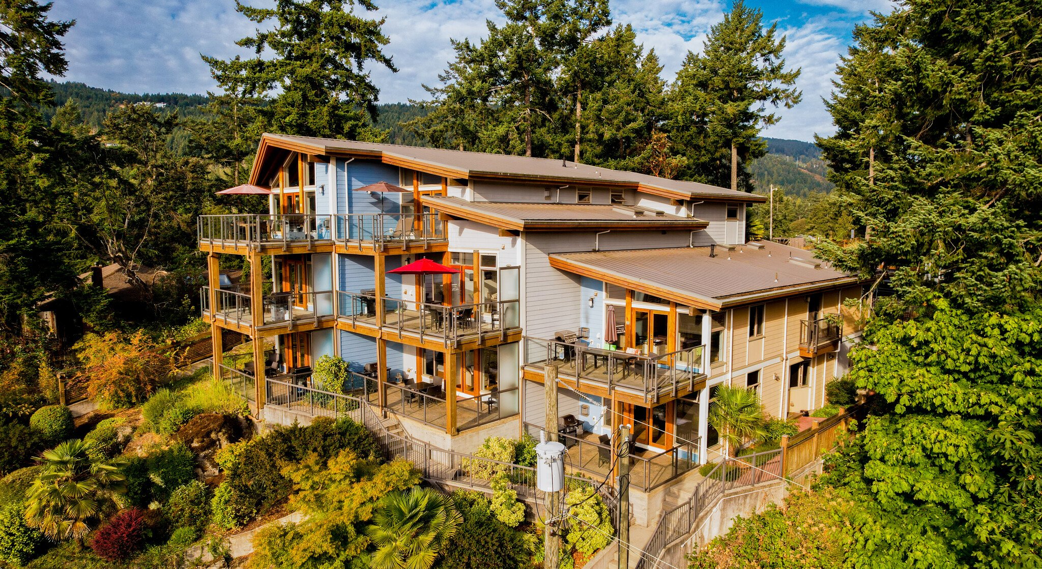 118 Rainbow Rd, Salt Spring Island, BC à vendre Photo principale– Image 1 sur 64