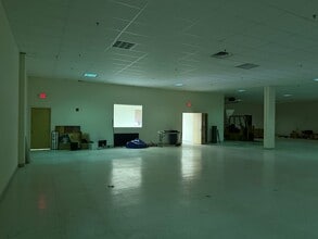 541 Industrial Way W, Eatontown, NJ à louer Photo intérieure– Image 2 sur 4
