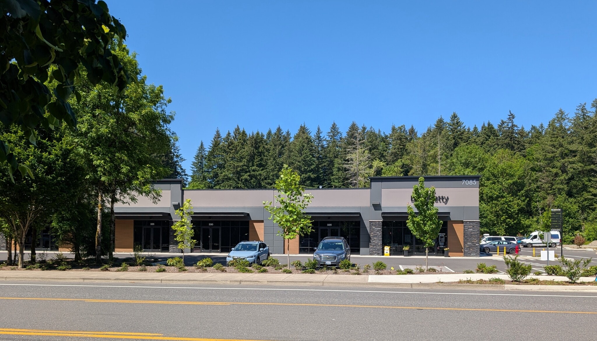 6923 NW Friberg Strunk St, Camas, WA à louer Photo de l’immeuble– Image 1 sur 2
