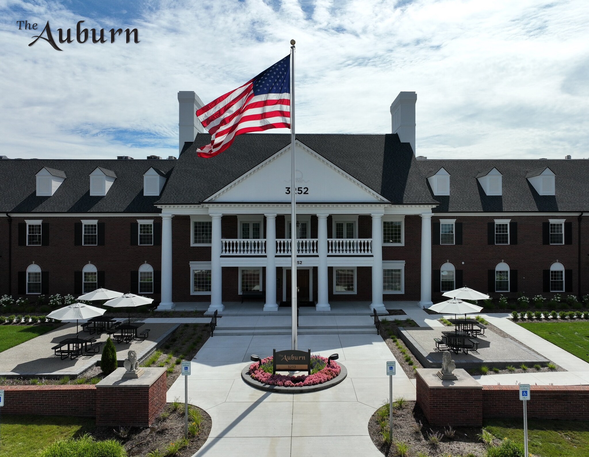 3250-3256 University Dr, Auburn Hills, MI à louer Photo principale– Image 1 sur 10