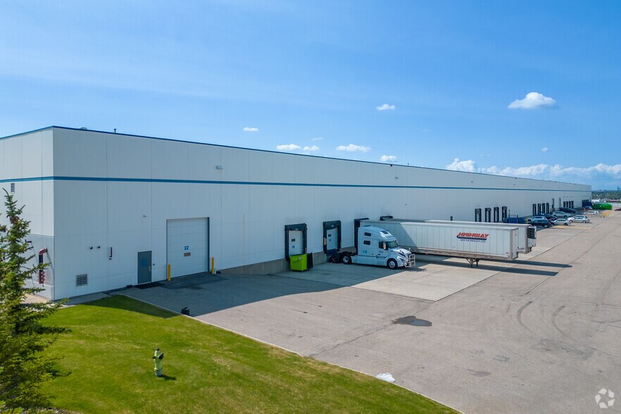 19 Aero Dr NE, Calgary, AB à louer - Photo de l’immeuble – Image 3 sur 7