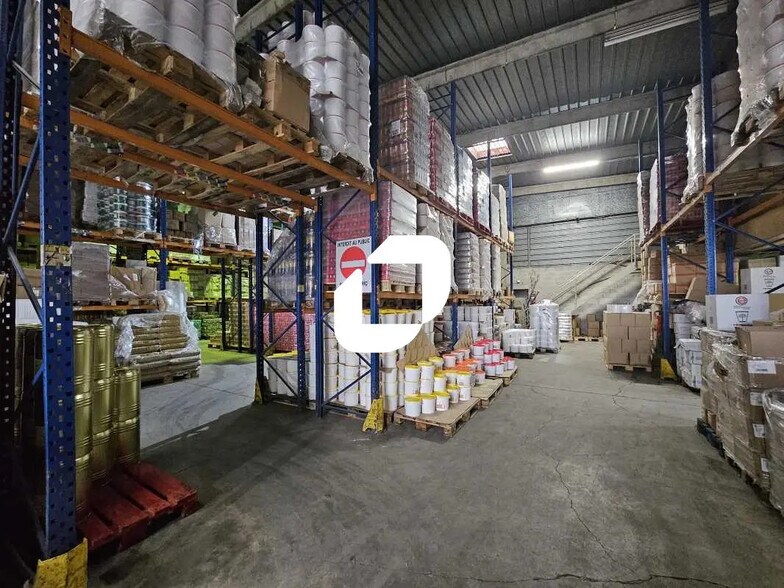 Local d’activités dans Sarcelles à louer - Photo de l’immeuble – Image 3 sur 11