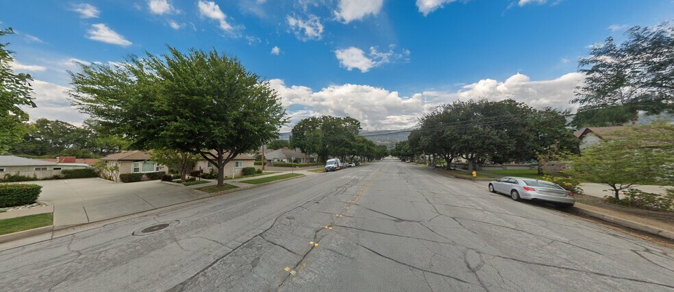 303 N Glendora Ave, Glendora, CA à vendre - Photo de l’immeuble – Image 2 sur 2