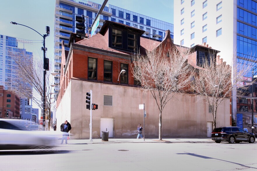 600 W Washington Blvd, Chicago, IL à vendre - Photo de l’immeuble – Image 2 sur 3