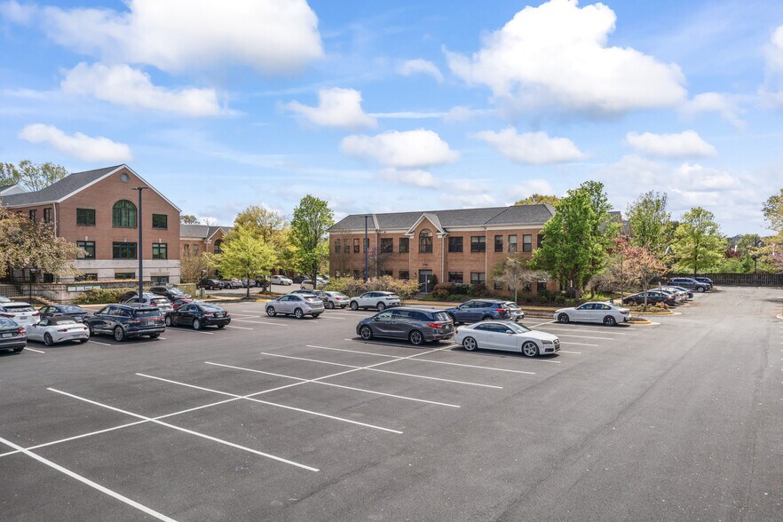 6400 Grovedale Dr, Franconia, VA à vendre - Photo de l’immeuble – Image 2 sur 10