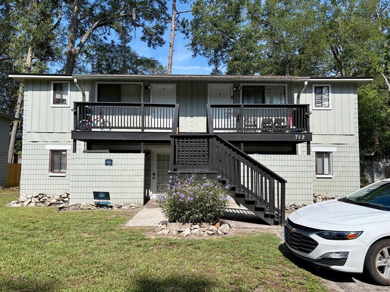 3 Quads | 1 Duplex | Gainesville, FL portefeuille de 2 biens à vendre sur LoopNet.fr - Photo de l’immeuble – Image 2 sur 9