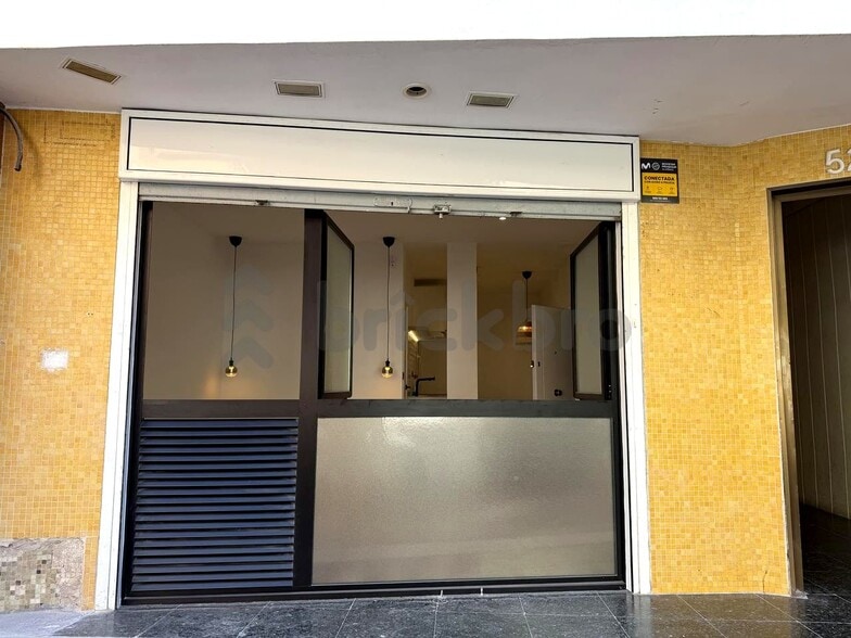 Immeuble residentiel dans Barcelone, Barcelona à vendre - Photo de l’immeuble – Image 2 sur 4