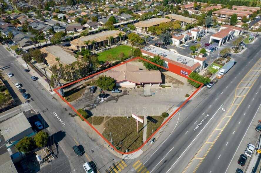 2805 Vineyard Ave, Oxnard, CA à louer - Photo de l’immeuble – Image 1 sur 19