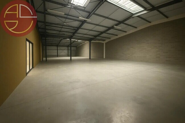 Plus de détails pour Industriel/Logistique à louer