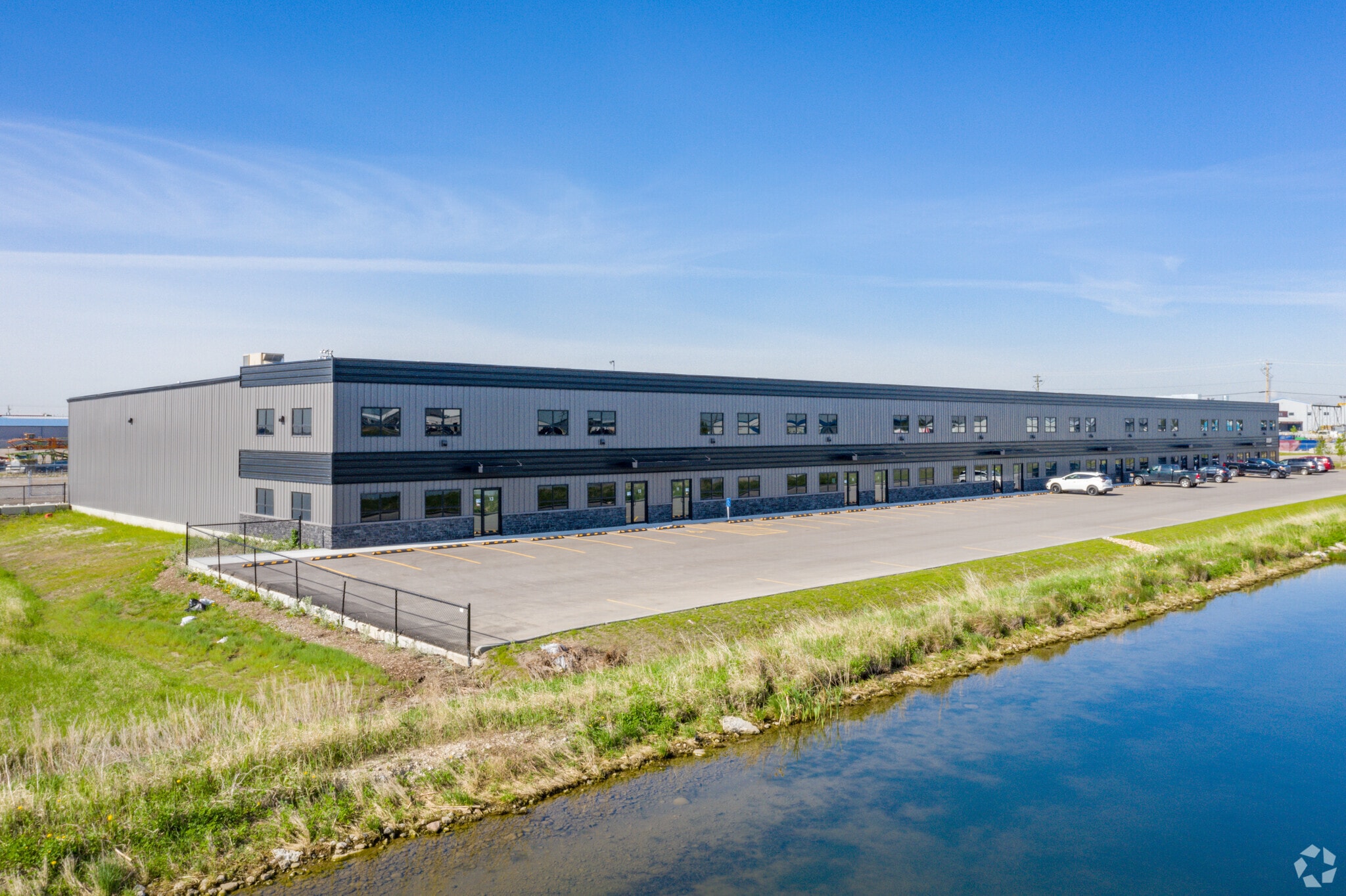 235126 Ryan Rd, Calgary, AB à louer Photo principale– Image 1 sur 7