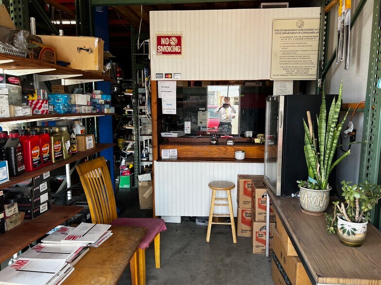 11841 Washington Blvd, Whittier, CA à louer - Photo de l’immeuble – Image 3 sur 17