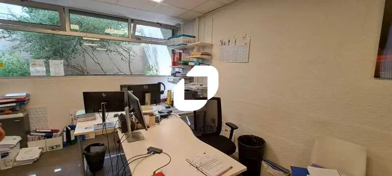 Bureau dans Paris à louer - Photo de l’immeuble – Image 2 sur 8