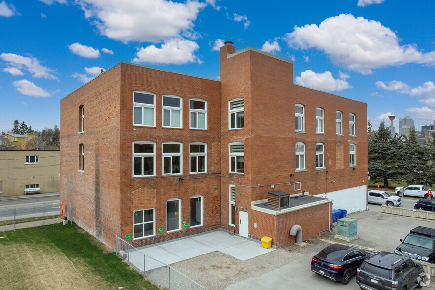 902 9 Ave SE, Calgary, AB à louer - Photo de l’immeuble – Image 2 sur 15