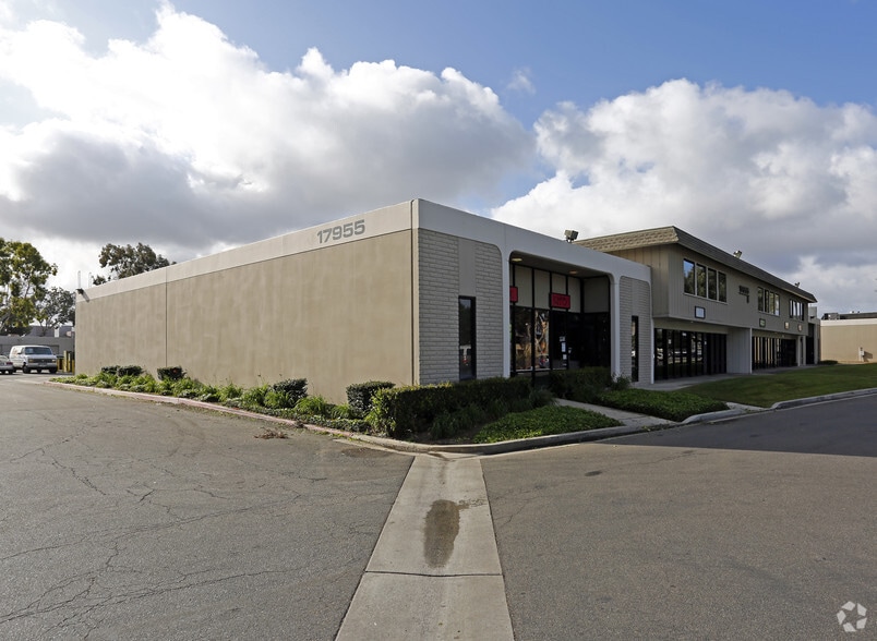 17955 Sky Park Cir, Irvine, CA à louer - Photo de l’immeuble – Image 3 sur 4