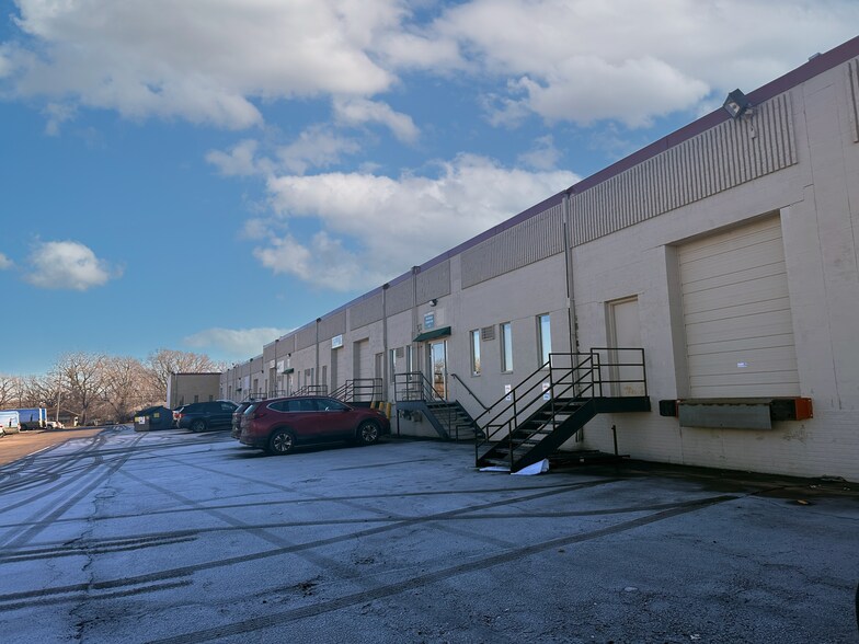 2579-2605 N Fairview Ave N, Roseville, MN à louer - Photo de l’immeuble – Image 2 sur 5