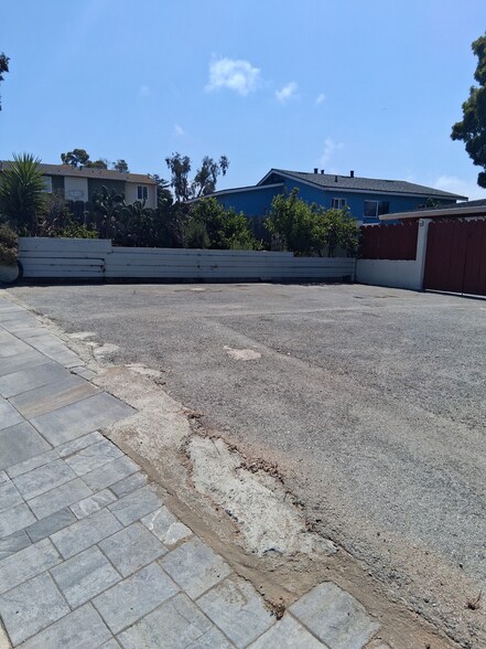 2085 Park Pl, Seaside, CA à louer - Photo de l’immeuble – Image 2 sur 4