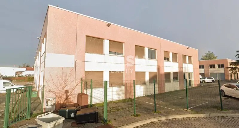 Local d’activités dans Chassieu à louer - Photo de l’immeuble – Image 2 sur 2