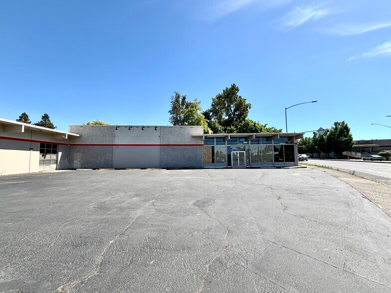 1012 Commercial St NE, Salem, OR à louer - Photo de l’immeuble – Image 1 sur 23