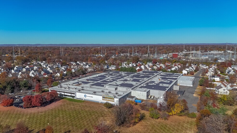 114 Tived Ln E, Edison, NJ à louer - Photo de l’immeuble – Image 3 sur 13