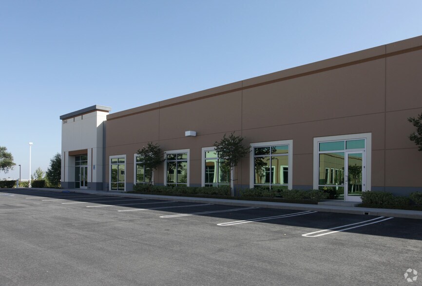 21840 Cactus Ave, Riverside, CA à louer - Photo de l’immeuble – Image 2 sur 7