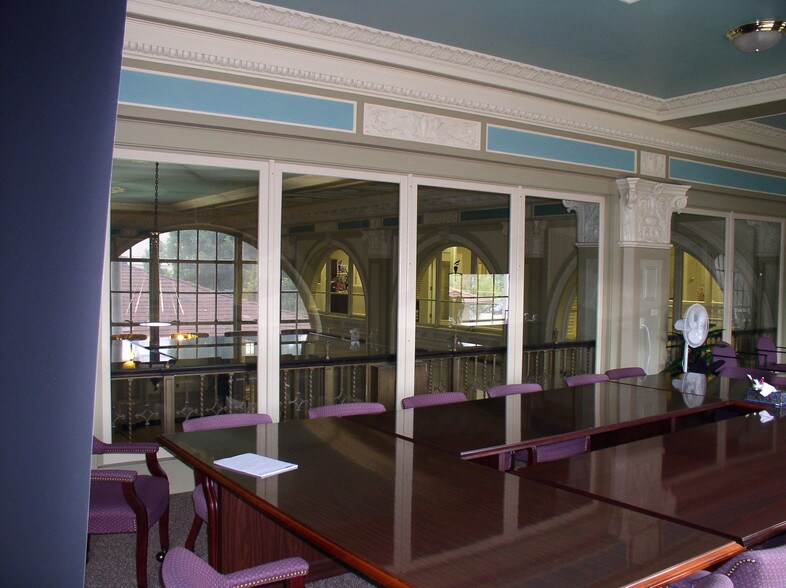 404 N Main St, Oshkosh, WI à louer - Photo de l’immeuble – Image 2 sur 22