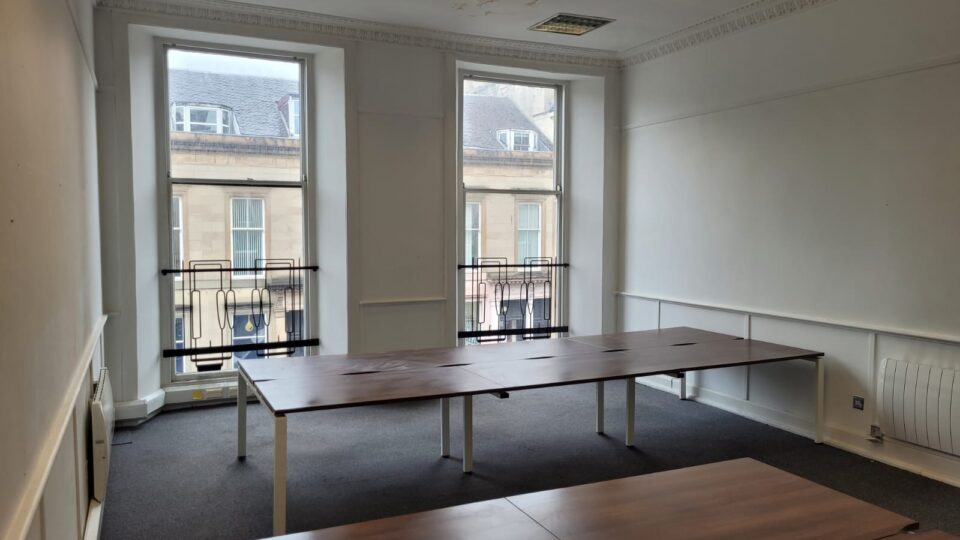 151-155 Bath St, Glasgow, GLG G2 4SQ - Lot 155 -  - Photo intérieure - Image 1 of 2