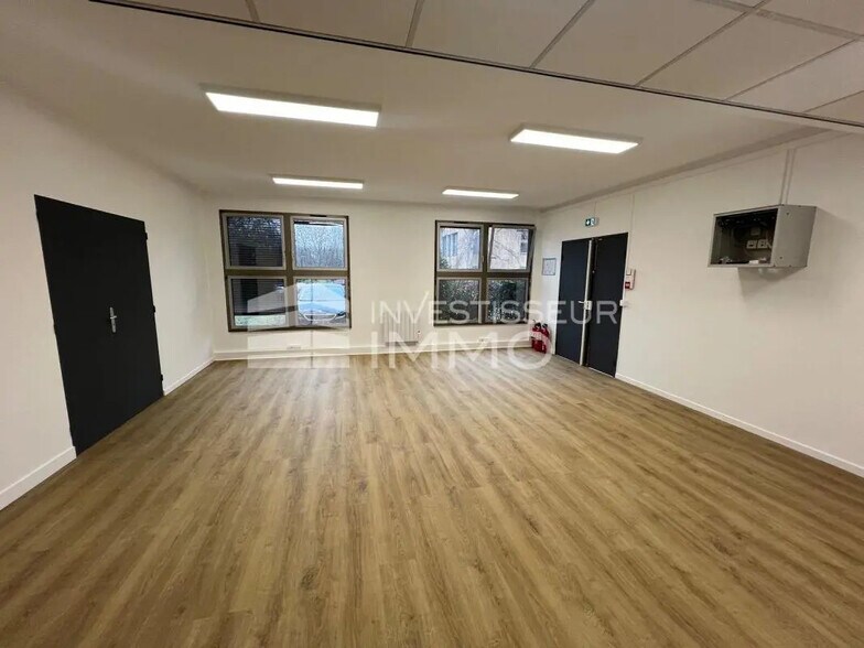 Bureau dans Torcy à louer - Photo intérieure – Image 2 sur 4