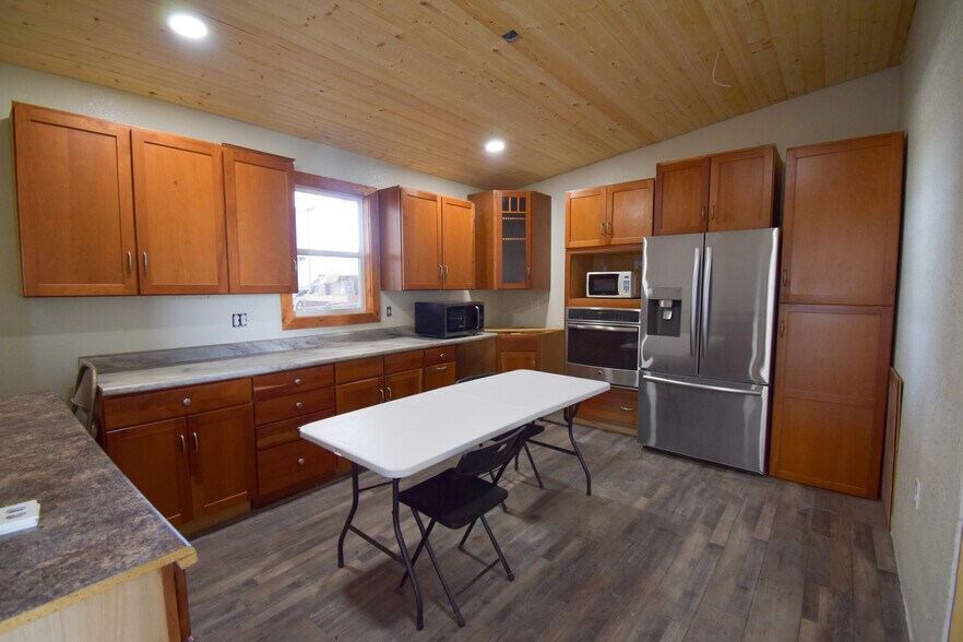 823 Center Ave, Curtis, NE à louer - Photo intérieure – Image 3 sur 16