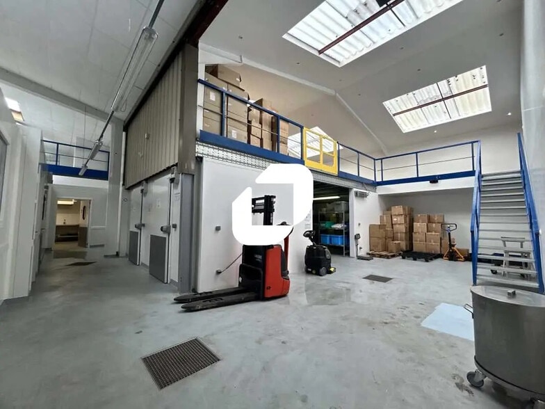 Local d’activités dans Eaubonne à louer - Photo de l’immeuble – Image 1 sur 20