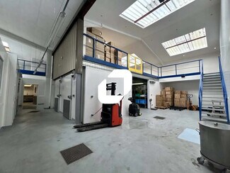 Plus de détails pour Bureau, Local d'activités à louer