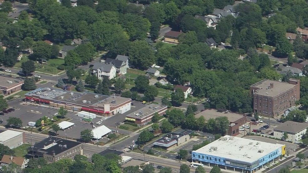 906-916 W Broadway Ave, Minneapolis, MN à vendre - Vidéo aérienne – Image 2 sur 5