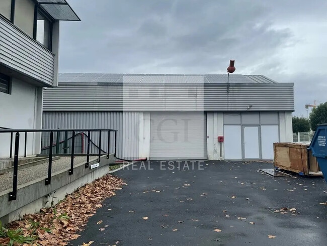 Plus de détails pour Local d'activités à louer