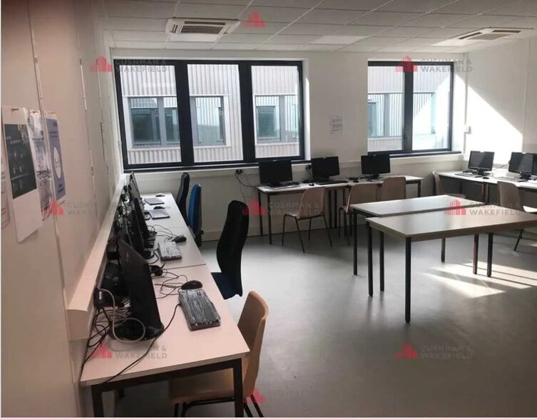 Bureau dans Besançon à louer - Photo de l’immeuble – Image 3 sur 4