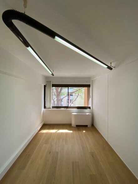 Bureau dans Saint-Laurent-du-Var à louer - Photo de l’immeuble – Image 2 sur 5