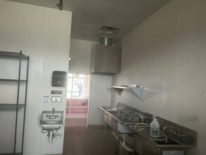 28258 Diehl Rd, Warrenville, IL à louer Photo intérieure– Image 1 sur 4