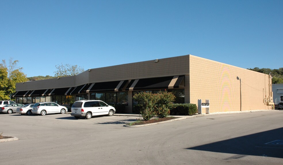 5416 Middlebrook Pike, Knoxville, TN à louer - Photo de l’immeuble – Image 1 sur 2