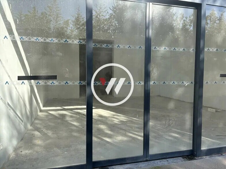 Local commercial dans Gardanne à louer - Photo de l’immeuble – Image 1 sur 3