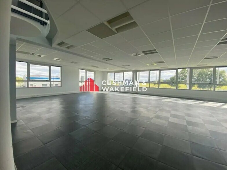 Bureau dans Saint-Lys à vendre - Photo de l’immeuble – Image 2 sur 13